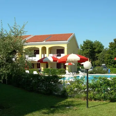 Three-storey For 10 Guests In Διαμέρισμα Μπιμπιόνε