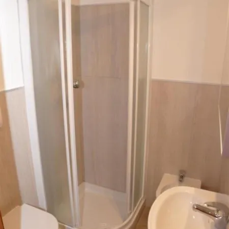 Three-storey For 10 Guests In Apartman